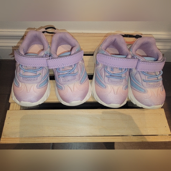 COPY - NWT Joe Fresh Baby Girls Athletic Sneakers – Size 4 – Cotton Candy Colors - Picture 3 of 13
